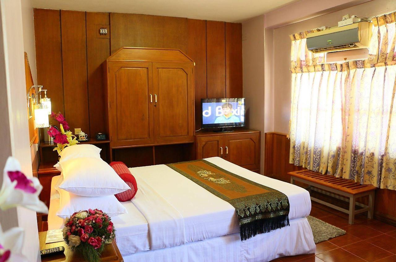 Royal City Hotel Mandalay Esterno foto