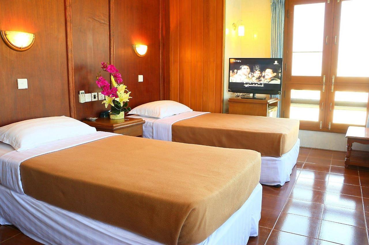 Royal City Hotel Mandalay Esterno foto