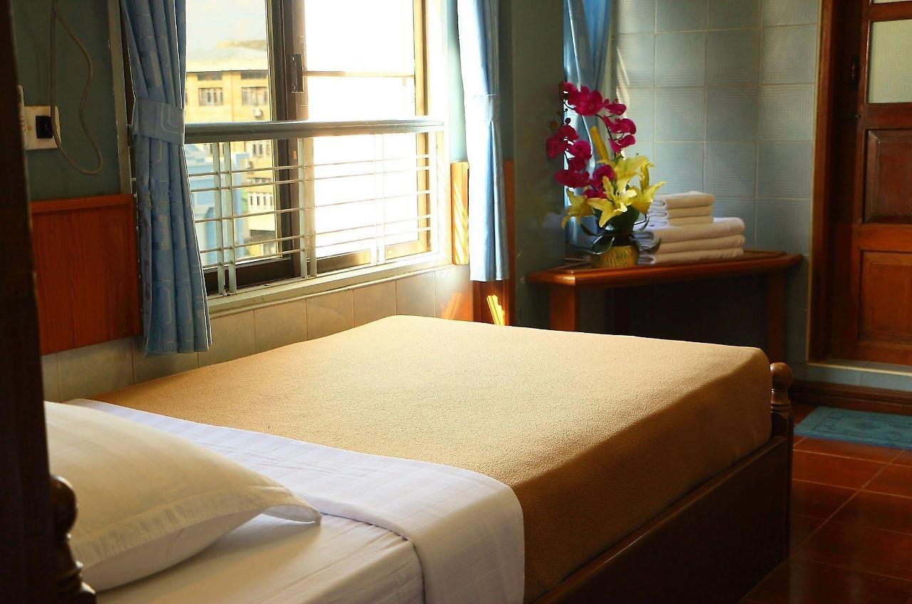 Royal City Hotel Mandalay Esterno foto