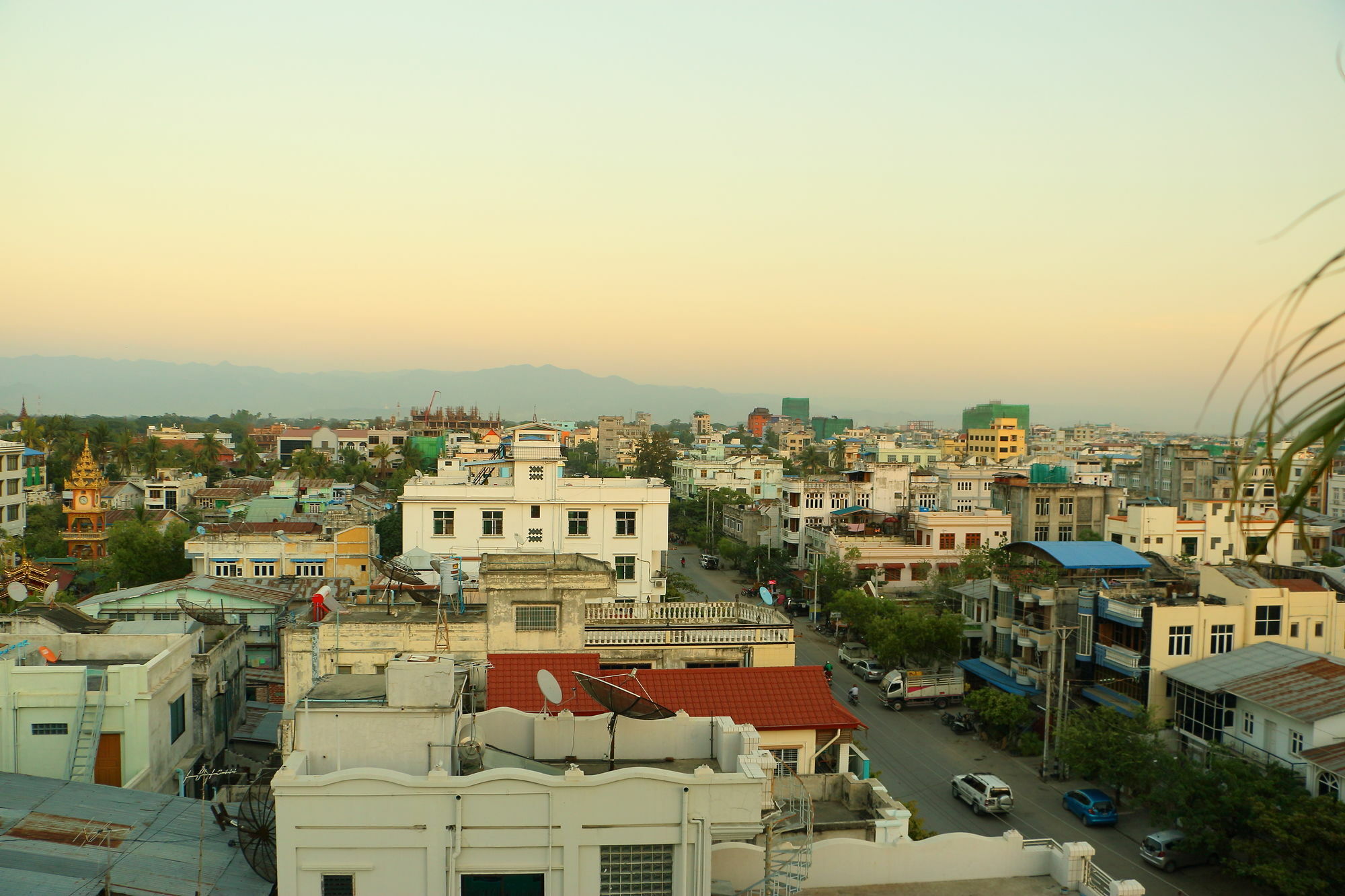 Royal City Hotel Mandalay Esterno foto