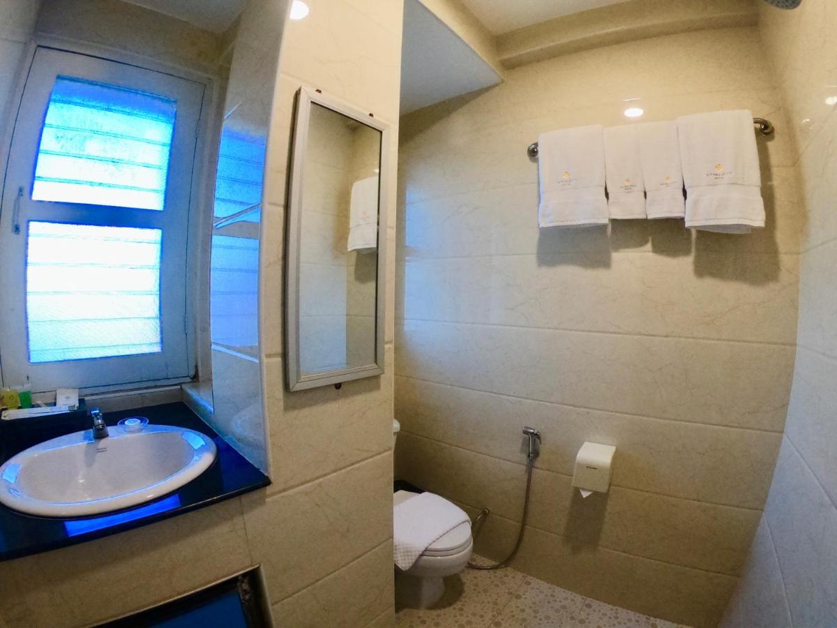 Royal City Hotel Mandalay Esterno foto
