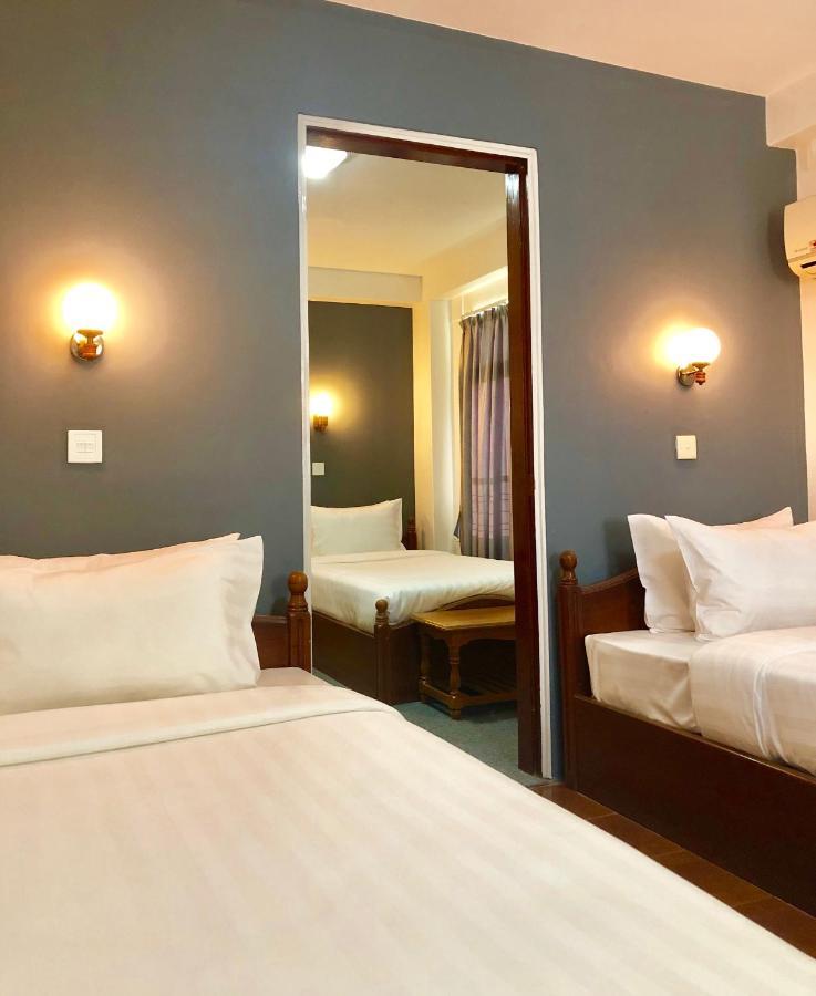 Royal City Hotel Mandalay Esterno foto